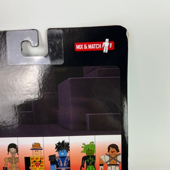 Roblox Avatar Shop Series Collection Lionize Me Action Figure with 12 Pieces New - Picture 10 of 16
